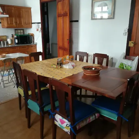 Casa Guillan بيت للعطل *
